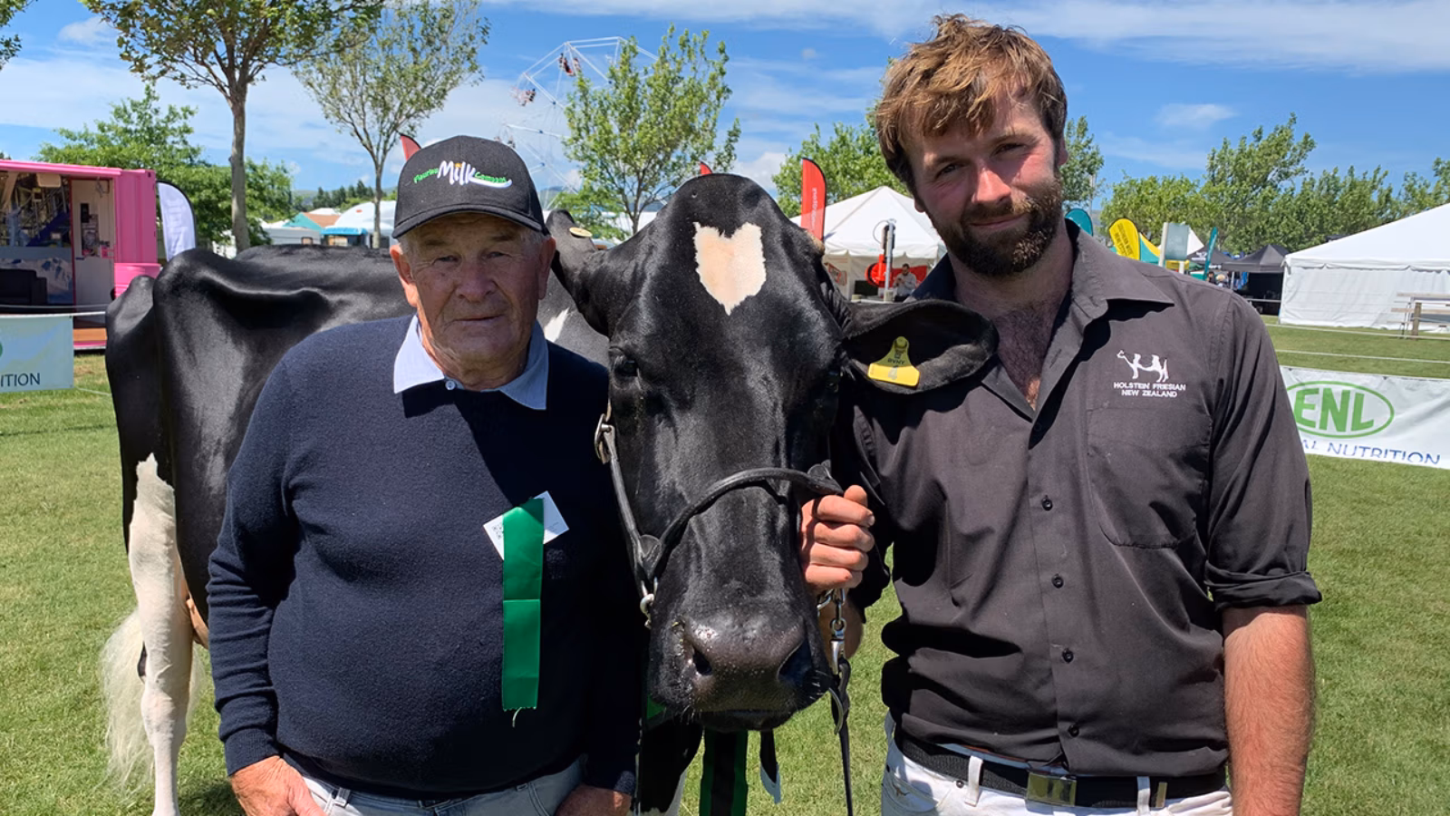 Clover-Lane Aftshk Sue-ET EX wins supreme champion title