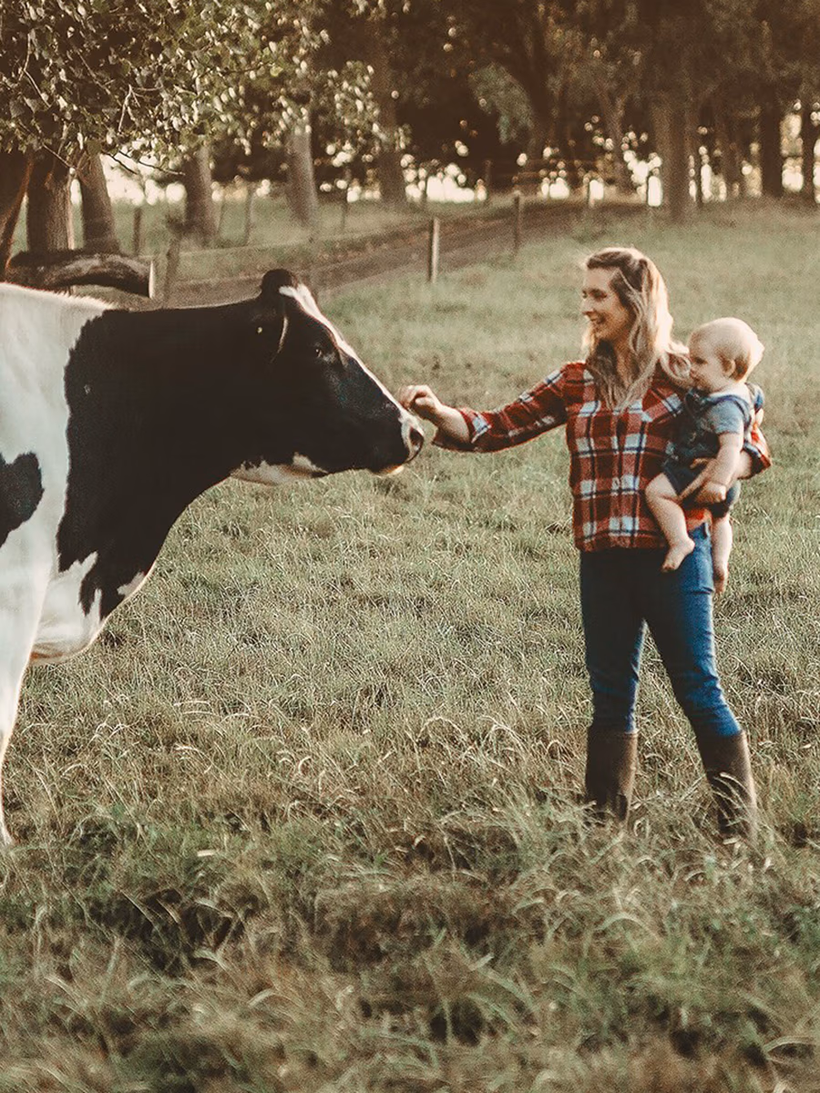 Tronnoco Talent Carla-ET EX2 and Francesca Bennett with son Harrison