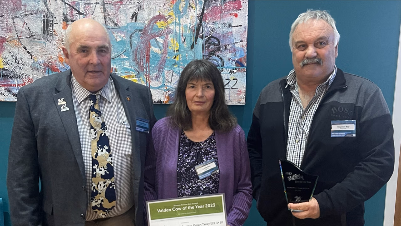 HFNZ Patron Denis Aitken with 2023 Valden Cow of the Year breeders Judith & Stephen Ray
