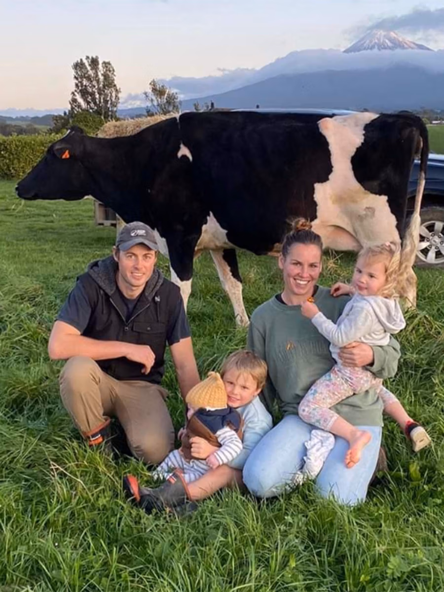 Blair, Tommy (5 months), Harrison (5), Kendra and Noah (3) Holdt y
