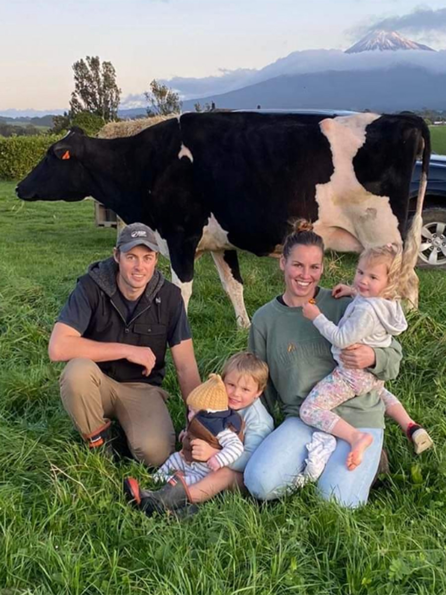 Blair, Tommy (5 months), Harrison (5), Kendra and Noah (3) Holdt y