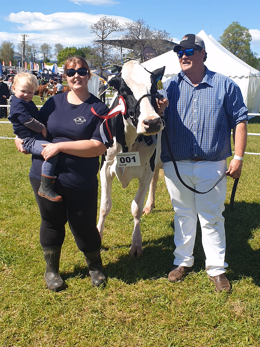Charlie, Emma and Isaac Kelsen with Lakeview OK Addington EX at the 2021 North Island Championships