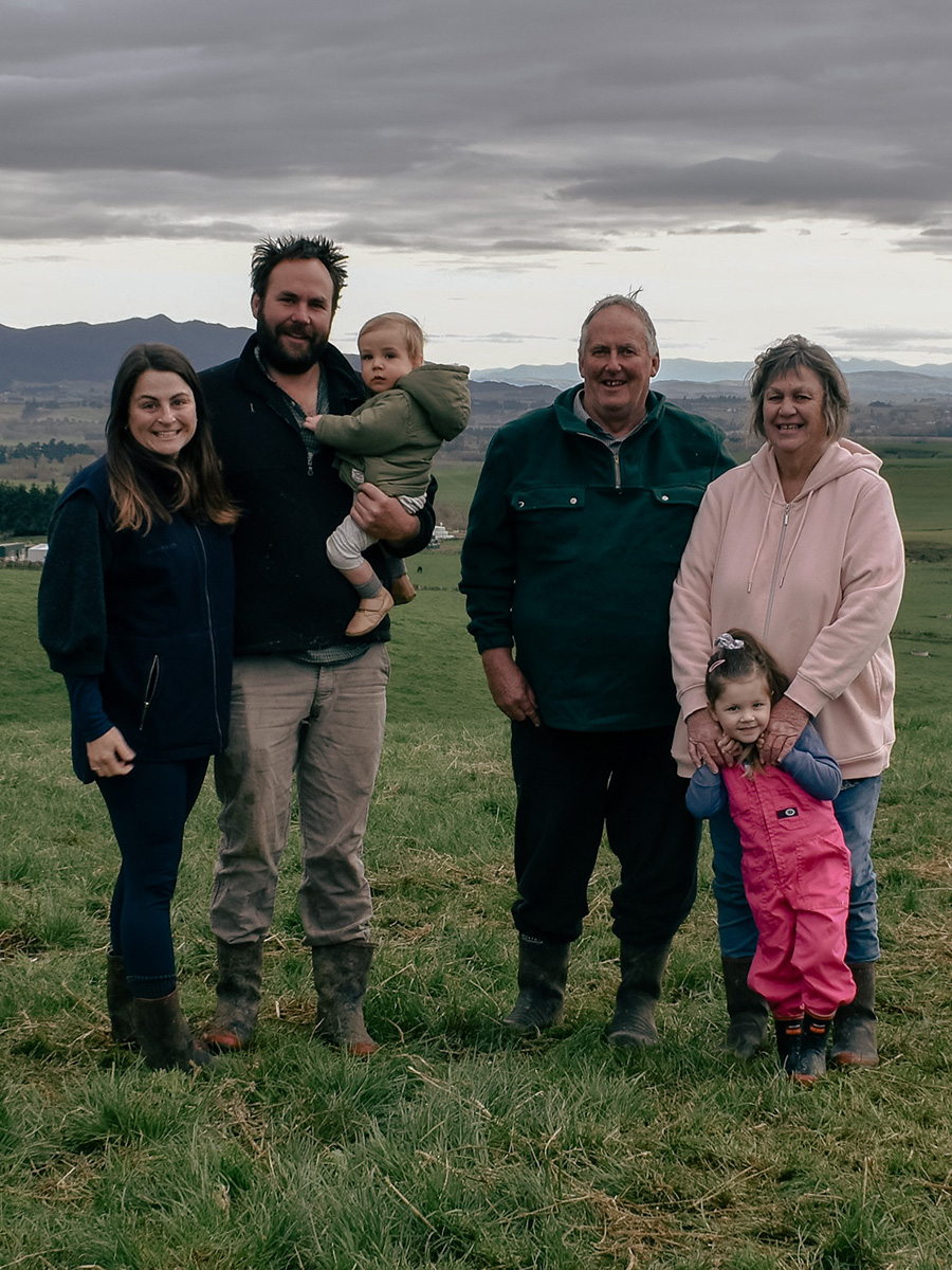 Brianne, Rob, Augie (1), Ray, Margaret and Cassie (3) Brianne, Rob, Augie (1), Ray, Margaret and Cassie (3)