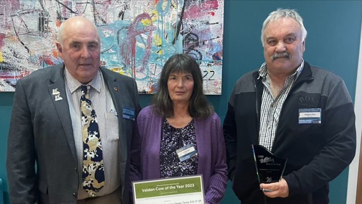 HFNZ Patron Denis Aitken with 2023 Valden Cow of the Year breeders Judith & Stephen Ray HFNZ Patron Denis Aitken with 2023 Valden Cow of the Year breeders Judith & Stephen Ray